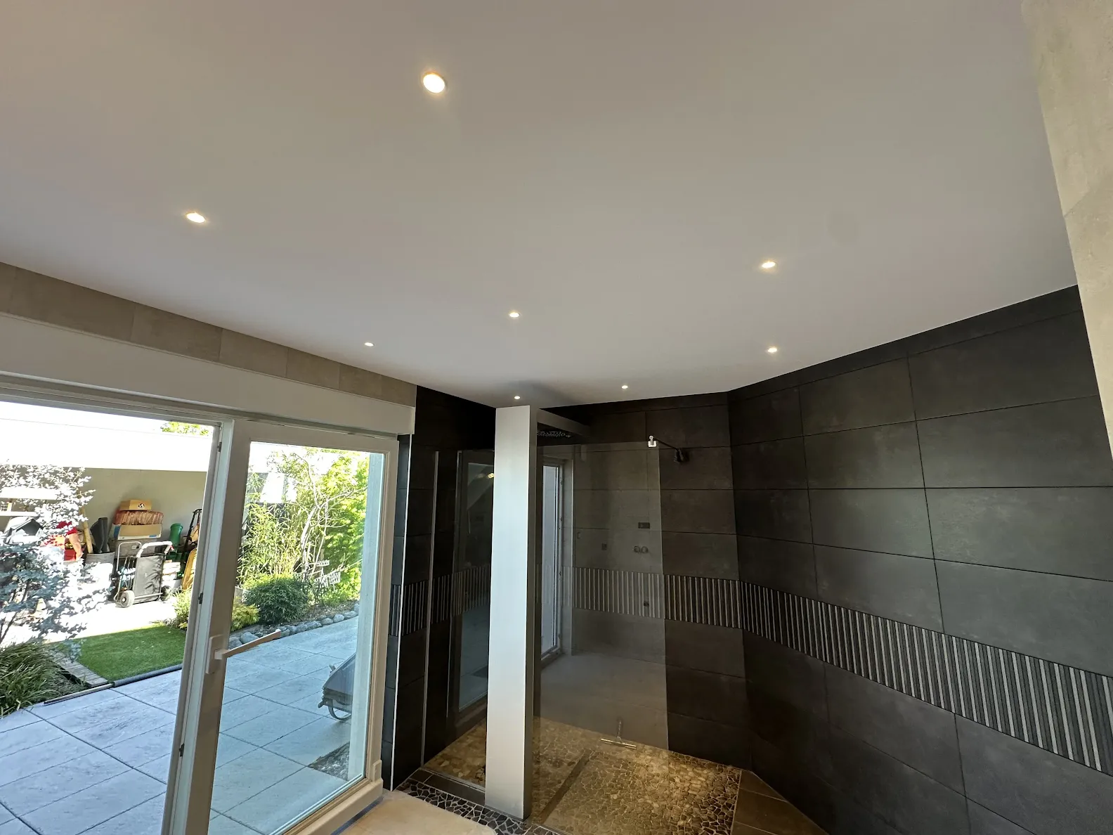 Installer un plafond tendu
